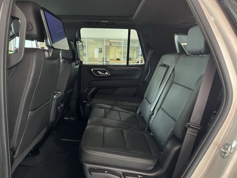 Used 2022 Chevrolet Tahoe Z71 w/ Luxury Package AWD/4WD image 16