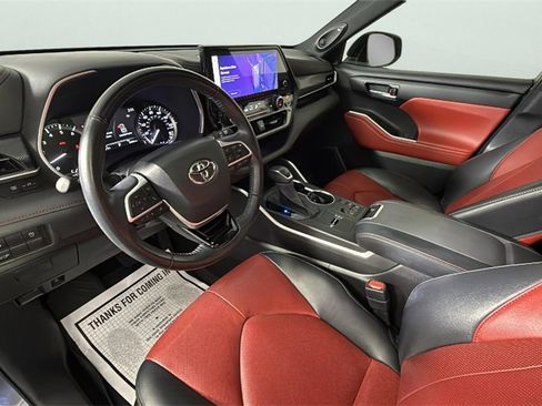 Used 2023 Toyota Highlander XSE image 18