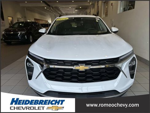 Used 2024 Chevrolet Trax LT w/ Driver Confidence Package FWD image 35