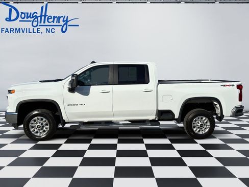 Used 2025 Chevrolet Silverado 2500 LT w/ Convenience Package AWD/4WD image 2