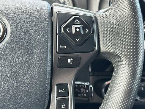 Used 2018 Toyota Tacoma TRD Sport image 26