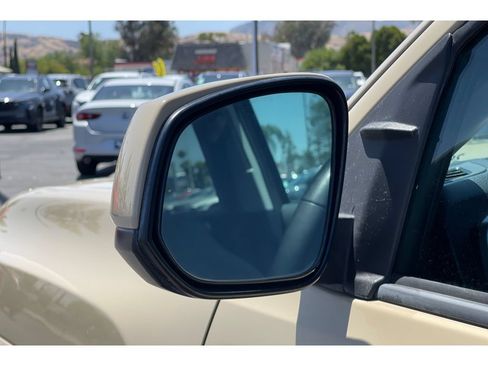 Used 2018 Toyota Tacoma SR5 RWD image 12