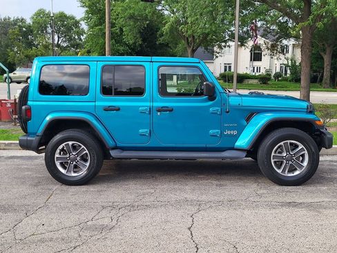 Used 2020 Jeep Wrangler Unlimited Sahara w/ Uconnect 4C Nav & Sound Group AWD/4WD image 3