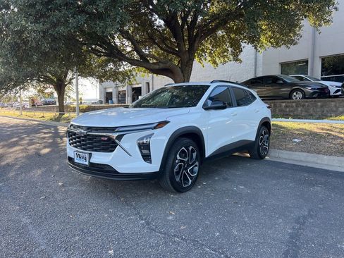 Used 2025 Chevrolet Trax RS w/ Sunroof Package image 3