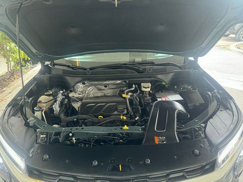 Used 2025 Chevrolet Trax LT image 32