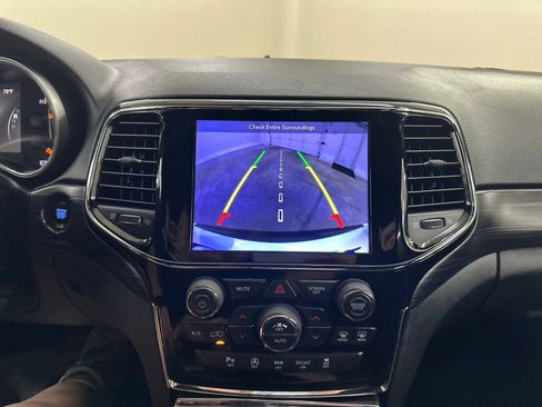 Used 2019 Jeep Grand Cherokee Laredo AWD/4WD image 49