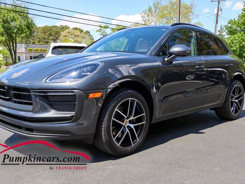 Used 2023 Porsche Macan AWD/4WD image 2