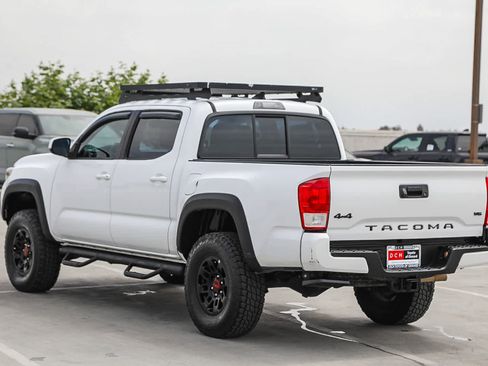 Certified 2017 Toyota Tacoma SR w/ Tow Package AWD/4WD image 7