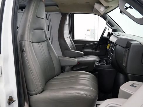 Used 2022 GMC Savana 2500 Extended RWD image 14