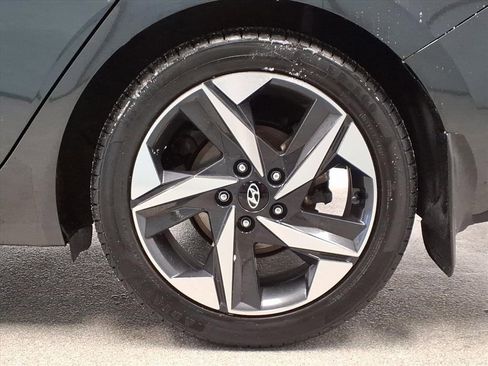 Used 2021 Hyundai Elantra Limited image 8