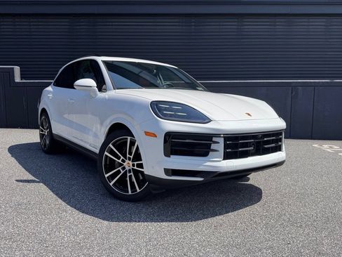 Certified 2026 Porsche Cayenne AWD/4WD image 12