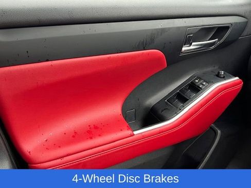 Used 2023 Toyota Highlander XSE image 31