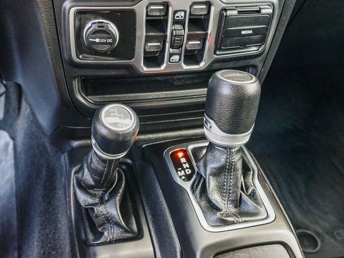 Used 2023 Jeep Gladiator Sport image 28