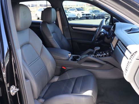 Certified 2023 Porsche Cayenne Platinum Edition AWD/4WD image 26