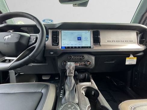 New 2025 Ford Bronco Outer Banks image 36