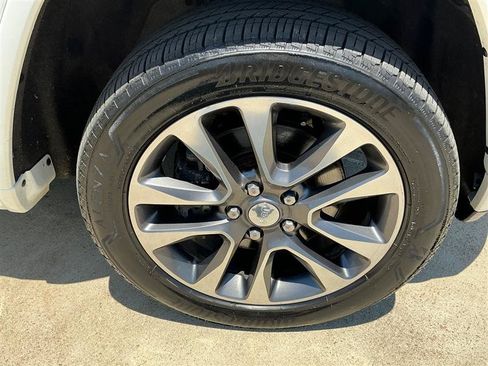 Used 2018 Jeep Grand Cherokee Overland AWD/4WD image 22
