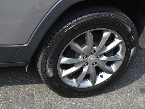 Used 2018 Jeep Cherokee Limited AWD/4WD image 38