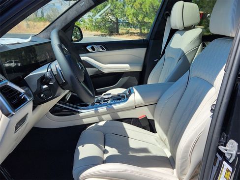Used 2025 BMW X7 xDrive40i w/ Executive Package image 10