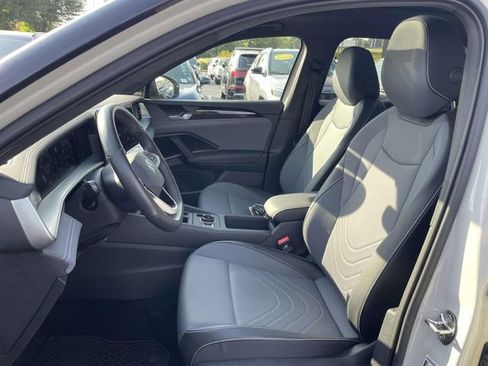 Certified 2026 Volkswagen Tiguan SE R-Line FWD image 17