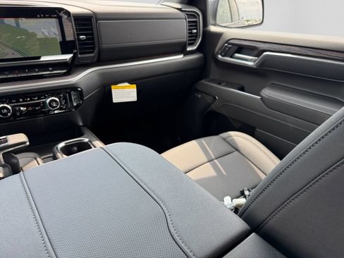 New 2026 GMC Sierra 1500 SLT w/ SLT Premium Plus Package AWD/4WD image 18