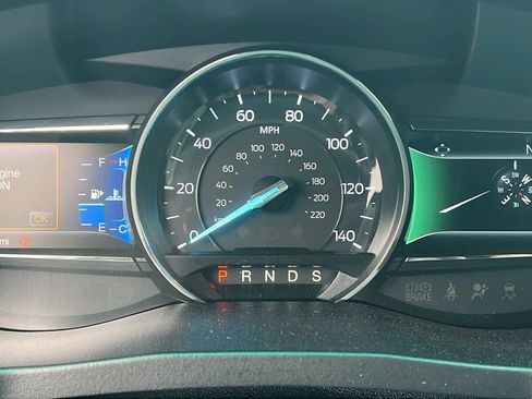 Used 2017 Ford Explorer XLT w/ Equipment Group 202A AWD/4WD image 21