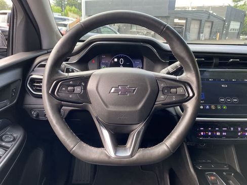 Used 2023 Chevrolet Bolt EUV Premier w/ Sun & Sound Package FWD image 20