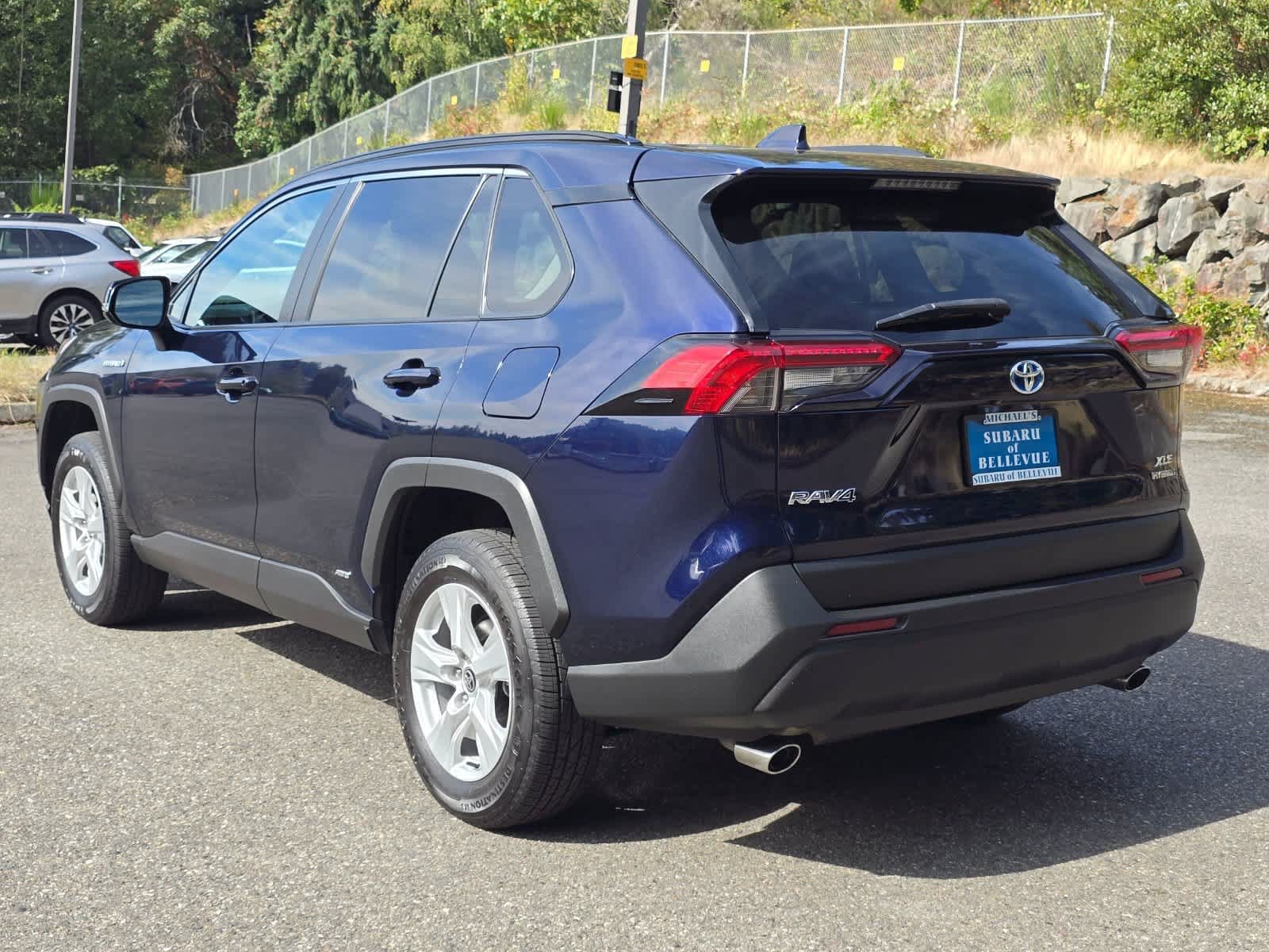 Used 2021 Toyota RAV4 XLE w/ Convenience Package AWD/4WD image 4