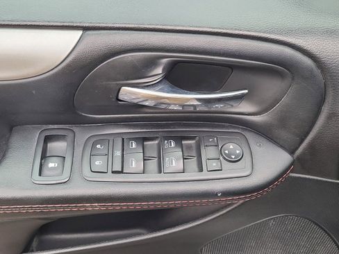 Used 2018 Dodge Grand Caravan GT image 16