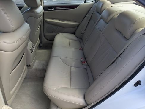 Used 2004 Lexus ES 330 FWD image 18