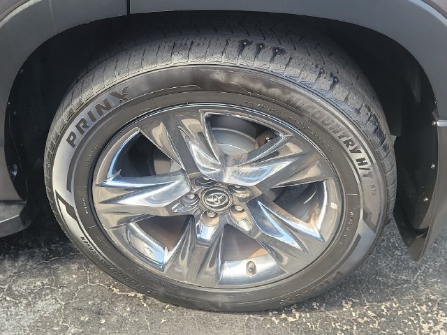 Used 2017 Toyota Highlander Limited Platinum FWD image 7