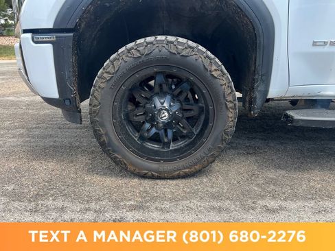 Used 2024 GMC Sierra 3500 Denali w/ Denali Reserve Package AWD/4WD image 9