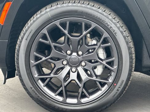 New 2025 Jeep Grand Cherokee Summit image 31