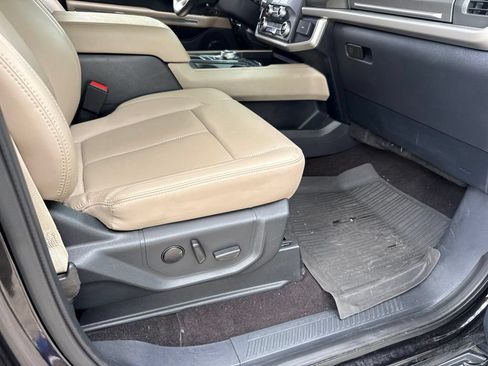 Used 2023 Ford Expedition XLT RWD image 16