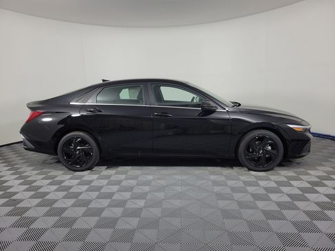 New 2026 Hyundai Elantra SEL Sport FWD image 2