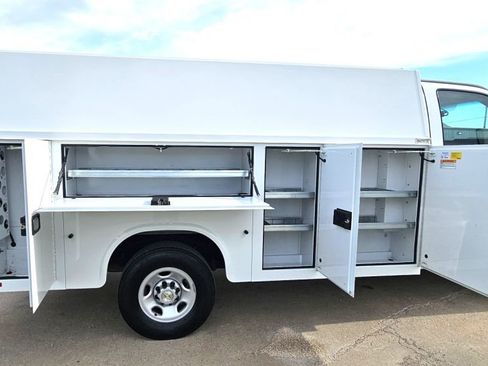 Used 2023 Chevrolet Express 3500 w/ Power Convenience Package RWD image 9
