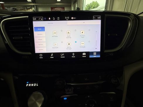 Used 2022 Chrysler Pacifica Touring-L FWD image 30