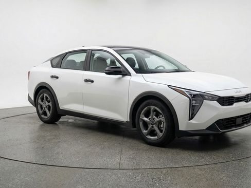 Used 2025 Kia K4 FWD image 1