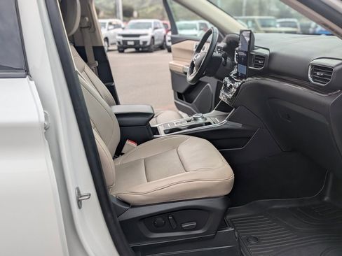 Used 2023 Ford Explorer Limited w/ Limited Technology Package image 15