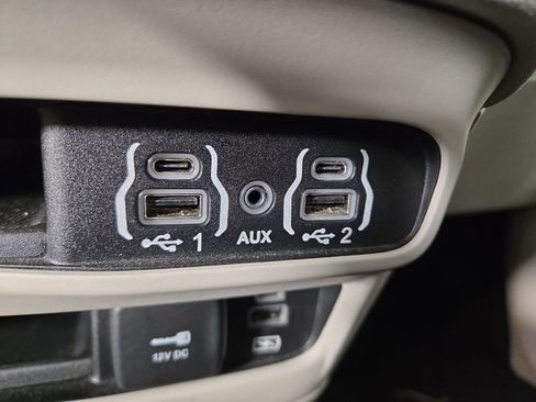 Used 2022 Chrysler Pacifica Touring-L FWD image 27