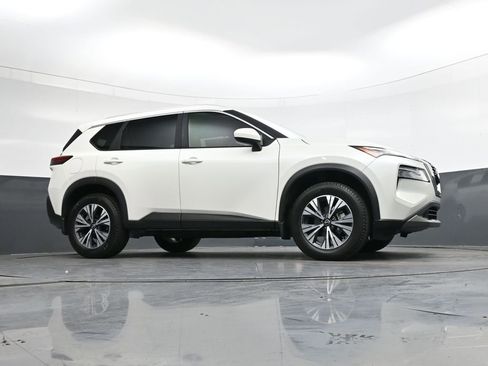 Used 2023 Nissan Rogue SV w/ SV Premium B Package image 39