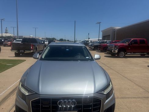 Used 2023 Audi Q8 Premium Plus w/ Premium Plus Package AWD/4WD image 2