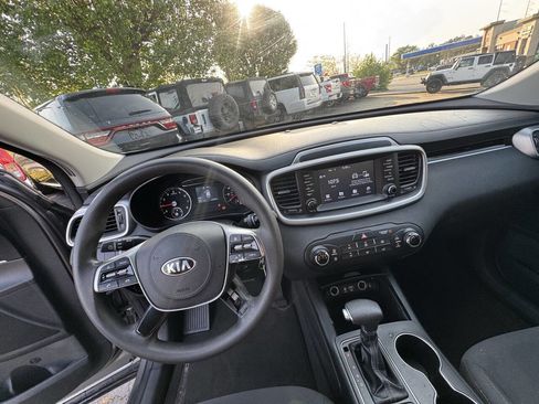 Used 2019 Kia Sorento L FWD image 13