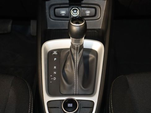 Used 2025 Hyundai Venue SEL FWD image 27