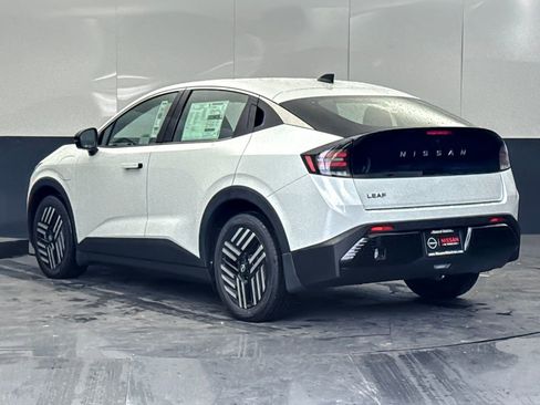 New 2026 Nissan Leaf SV+ w/ Illuminated Package FWD image 5