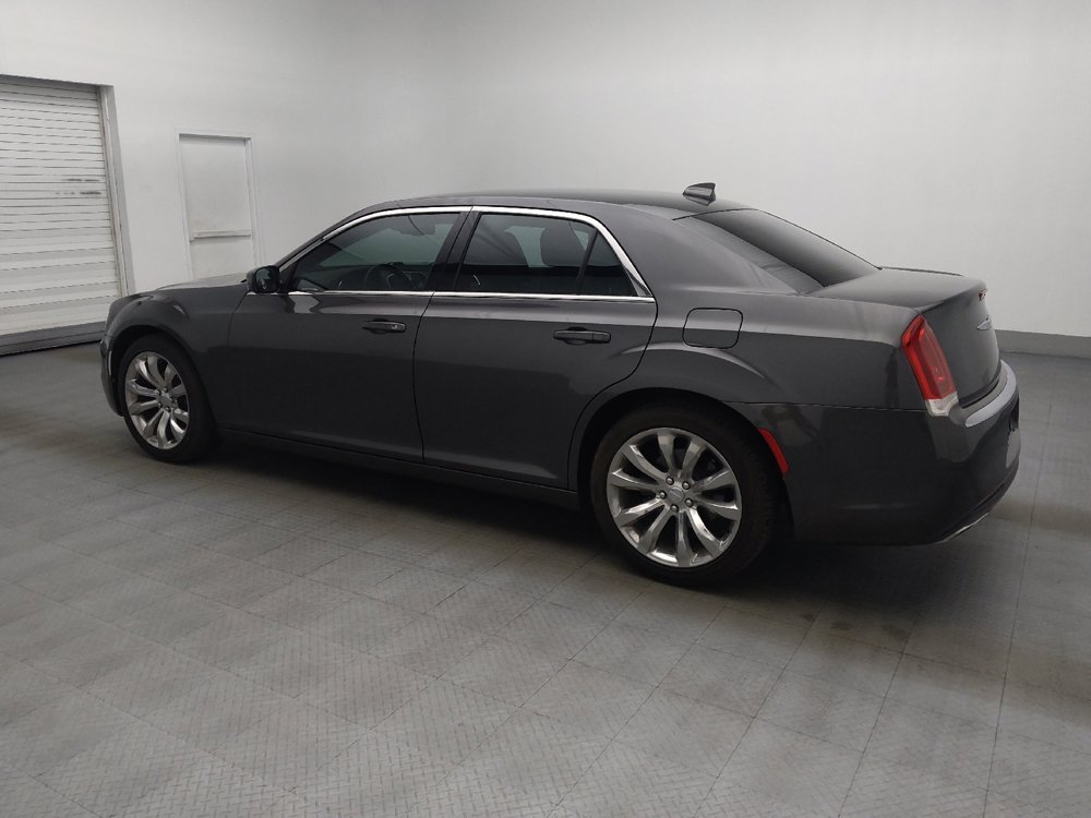 Used 2019 Chrysler 300 Touring w/ Quick Order Package 2EF RWD image 3