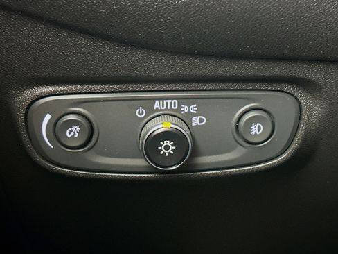 Used 2020 Chevrolet Equinox Premier image 17