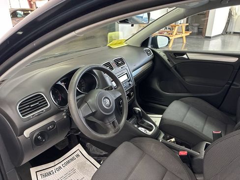 Used 2011 Volkswagen Golf 4-Door FWD image 8