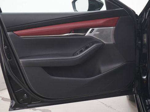 Used 2023 MAZDA MAZDA3 Hatchback w/Premium Plus Pkg image 18