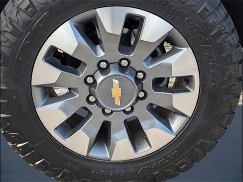 Used 2025 Chevrolet Silverado 2500 LT image 20