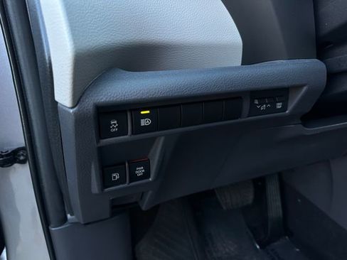 Used 2023 Toyota Sienna XLE image 14